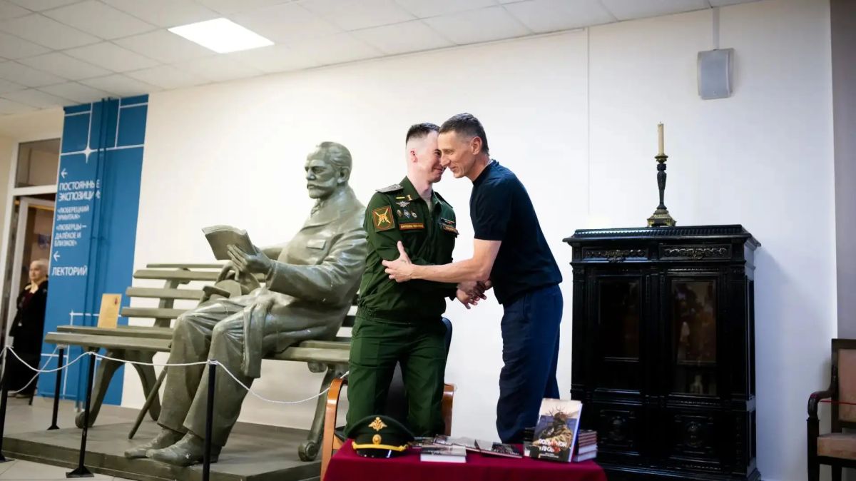Выставка картин участника СВО открылась в Люберцах Выставка картин участника СВО открылась в Люберцах