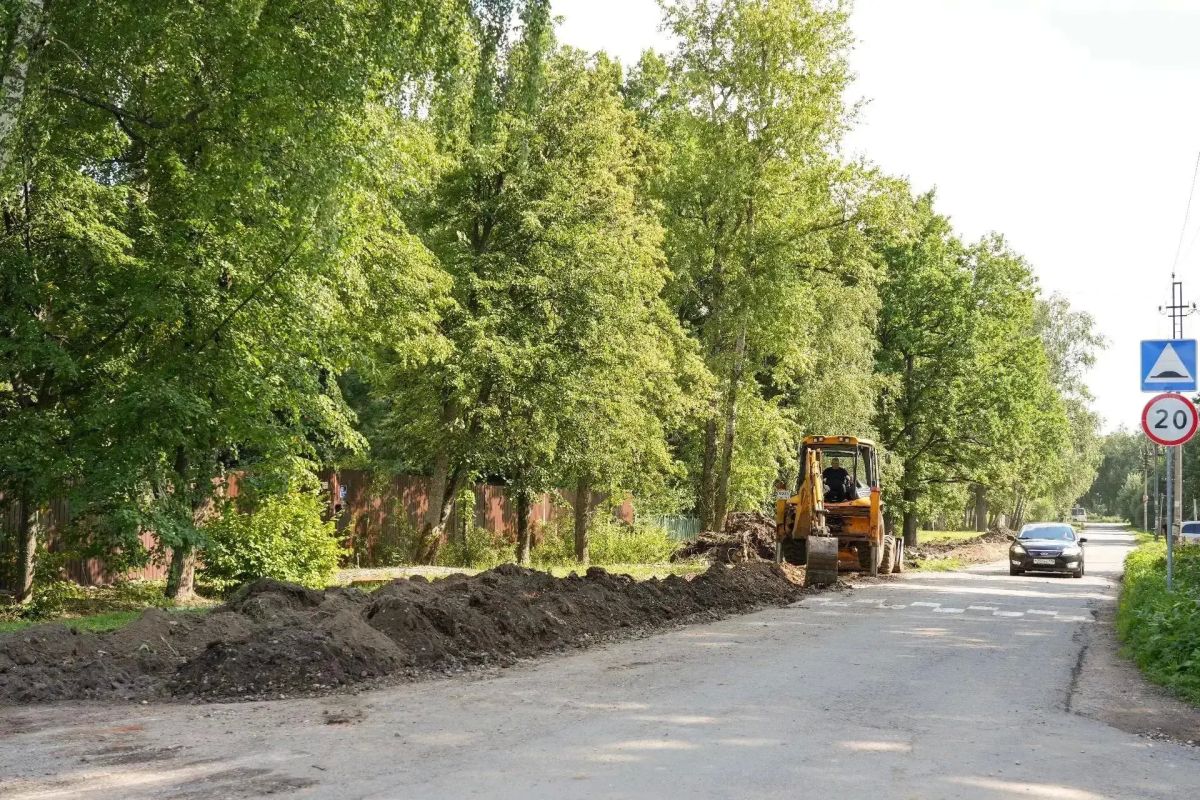 В п. Конкурсный завершается строительство нового тротуара протяжённостью 290 метров В п. Конкурсный завершается строительство нового тротуара протяжённостью 290 метров