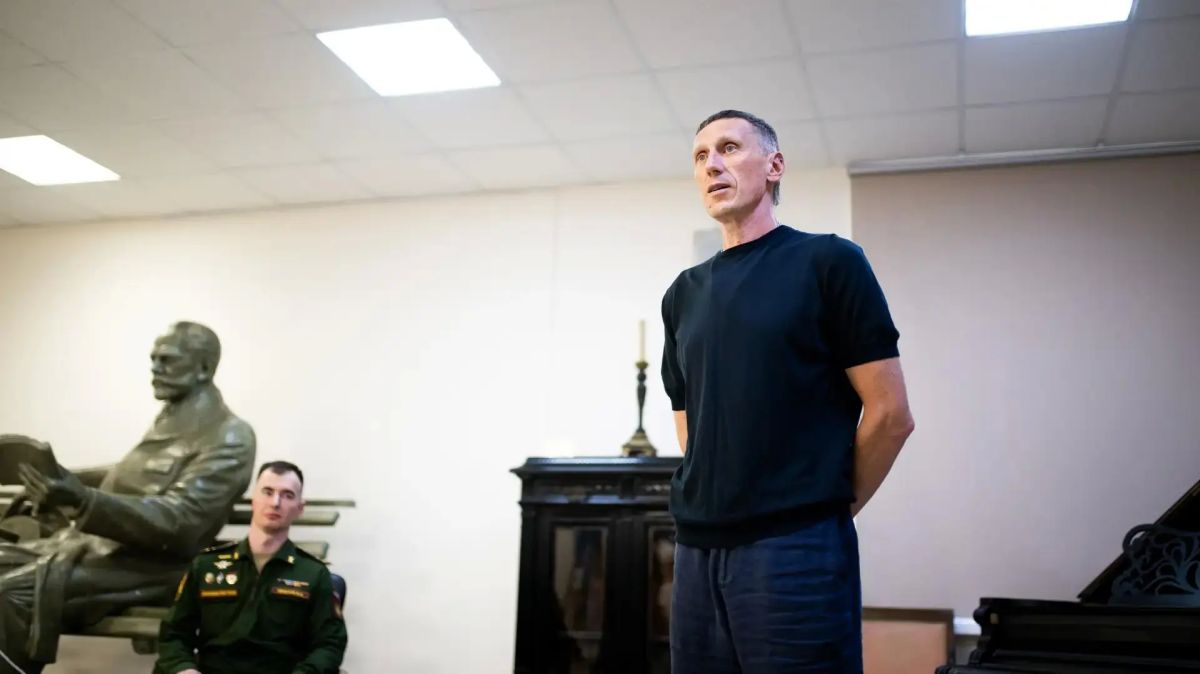 Выставка картин участника СВО открылась в Люберцах Выставка картин участника СВО открылась в Люберцах