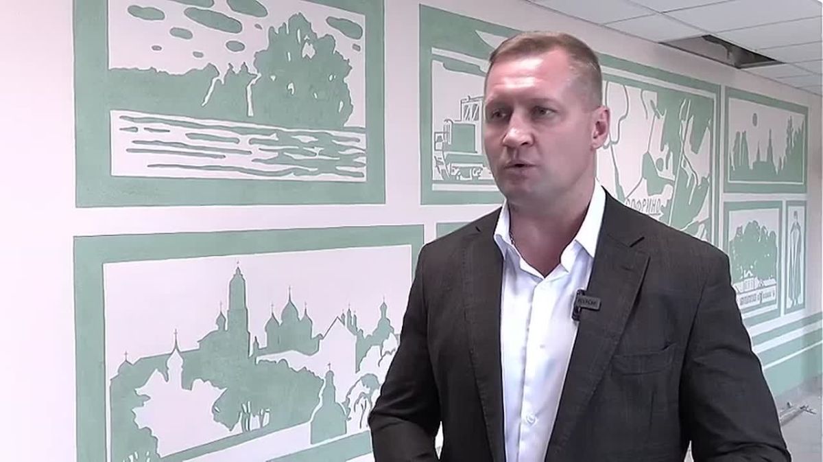Депутат Московской областной Думы Михаил Ждан совместно с депутатом окружного Совета Екатериной Потёмкиной и родителями учеников оценил темпы капитального ремонта Софринского образовательного комплекса