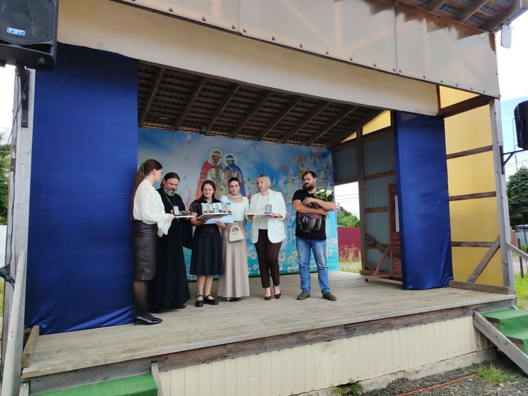 В Козино почтили память героев: семьям погибших бойцов вручили жетоны «Они сражались за Родину» В Козино почтили память героев: семьям погибших бойцов вручили жетоны «Они сражались за Родину»