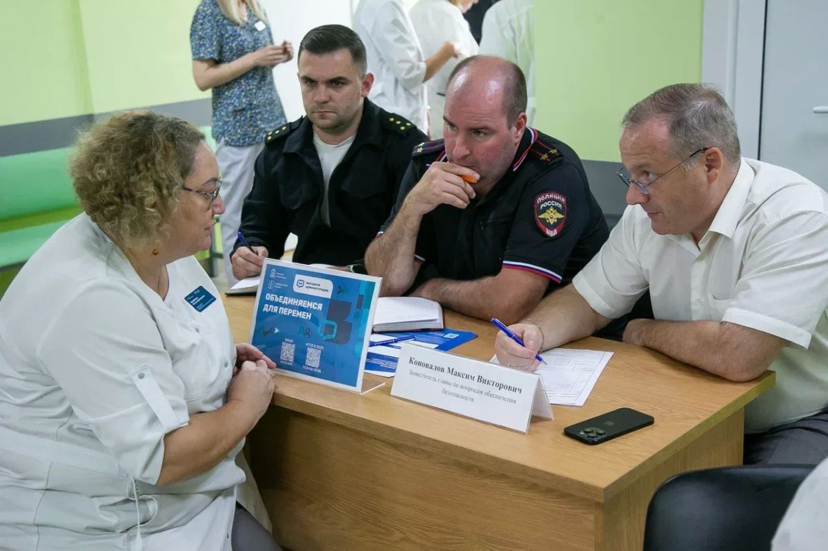Более 30 сотрудников Коломенской больницы приняли участие в выездной администрации, которая прошла в четверг в поликлинике №2 Более 30 сотрудников Коломенской больницы приняли участие в выездной администрации, которая прошла в четверг в поликлинике №2