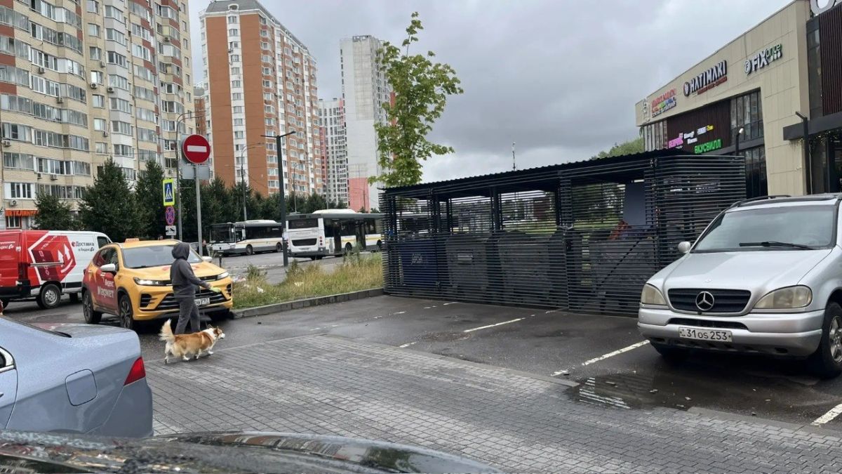 В Ленинском продолжается системная работа по переносу и модернизации контейнерных площадок, расположенных в стеснённых дворовых территориях с плотной жилой застройкой В Ленинском продолжается системная работа по переносу и модернизации контейнерных площадок, расположенных в стеснённых дворовых территориях с плотной жилой застройкой