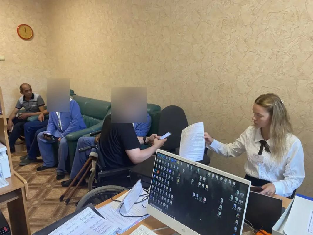 Константин Михальков: Специалисты нашего МФЦ провели выездной приём в Тимоновском госпитале, где проходят лечение и реабилитацию участники специальной военной операции Константин Михальков: Специалисты нашего МФЦ провели выездной приём в Тимоновском госпитале, где проходят лечение и реабилитацию участники специальной военной операции