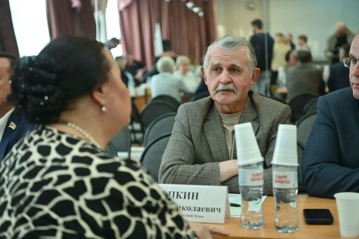 Заместитель главы Балашихи провел встречу с жителями микрорайона Новый Свет Заместитель главы Балашихи провел встречу с жителями микрорайона Новый Свет