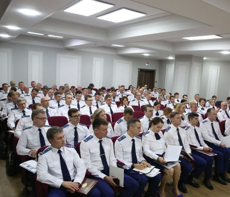 В прокуратуре Московской области под председательством прокурора региона Сергея Забатурина состоялось оперативное совещание по подведению итогов работы за первое полугодие 2026 года В прокуратуре Московской области под председательством прокурора региона Сергея Забатурина состоялось оперативное совещание по подведению итогов работы за первое полугодие 2026 года