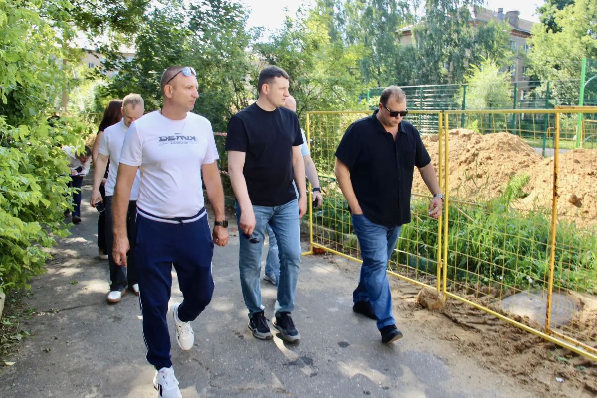 Рабочая суббота – лучшее время, чтобы без суеты проехать по округу и проверить, как обстоят дела на наших объектах ЖКХ Рабочая суббота – лучшее время, чтобы без суеты проехать по округу и проверить, как обстоят дела на наших объектах ЖКХ