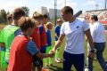 В Королеве на стадионе «Чайка» сыграл в футбол с ребятами из школы «Вымпел»