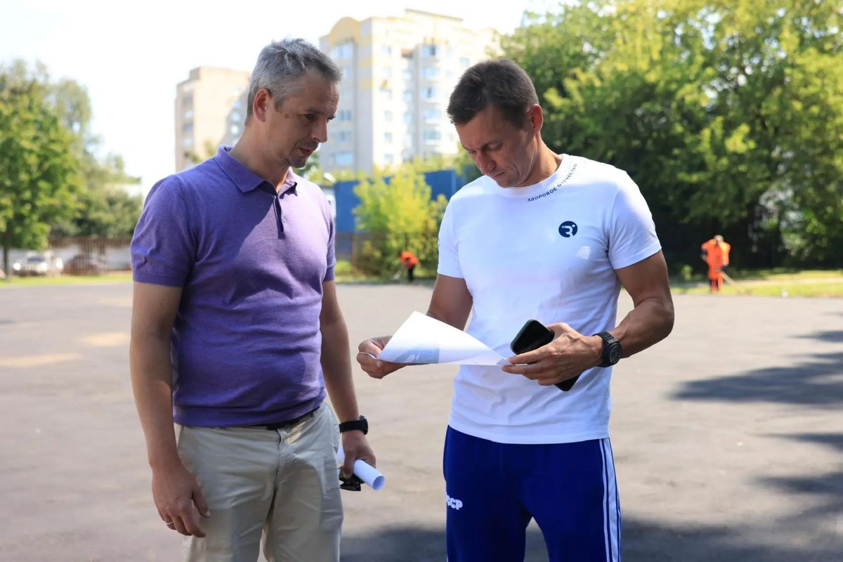 В Королеве на стадионе «Чайка» сыграл в футбол с ребятами из школы «Вымпел» В Королеве на стадионе «Чайка» сыграл в футбол с ребятами из школы «Вымпел»