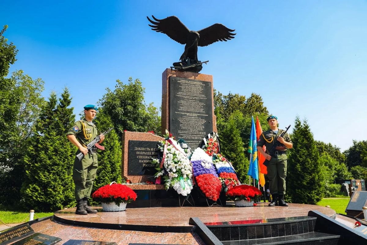 В Химках почтили память героев ВДВ