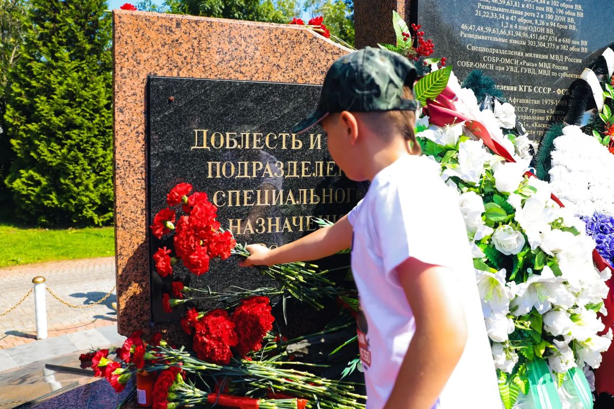 В Химках почтили память героев ВДВ В Химках почтили память героев ВДВ