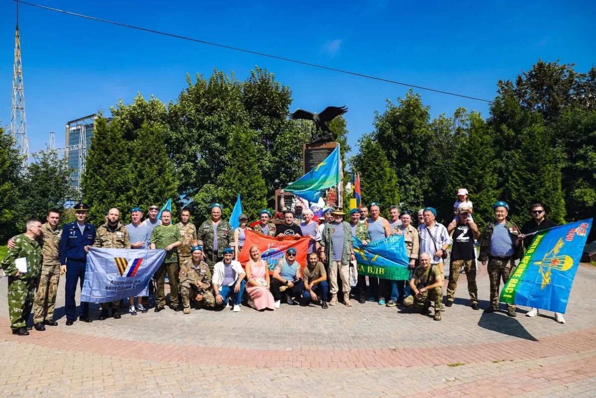 В Химках почтили память героев ВДВ В Химках почтили память героев ВДВ