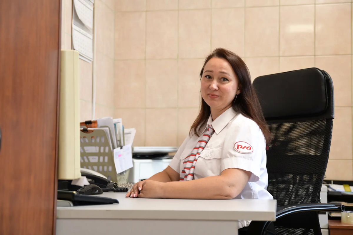 Уважаемые работники и ветераны железнодорожной отрасли! Поздравляю вас с профессиональным праздником — Днём железнодорожника! Уважаемые работники и ветераны железнодорожной отрасли! Поздравляю вас с профессиональным праздником — Днём железнодорожника!