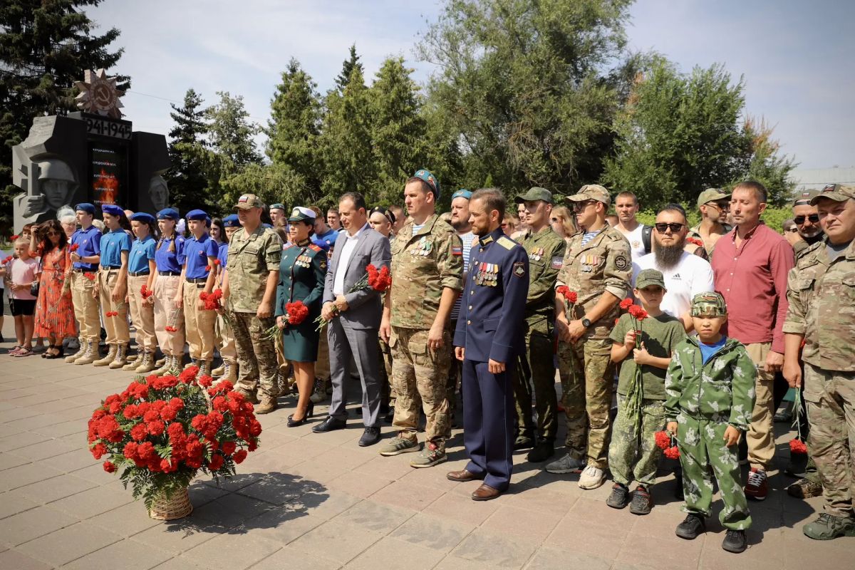 Константин Михальков: Уважаемые военнослужащие и ветераны Воздушно-десантных войск! Поздравляю вас с праздником! Константин Михальков: Уважаемые военнослужащие и ветераны Воздушно-десантных войск! Поздравляю вас с праздником!