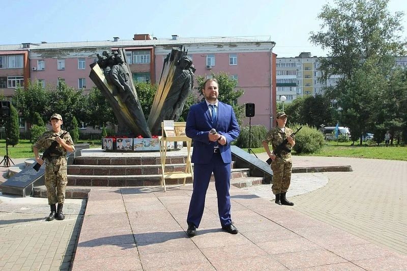 2 августа у мемориала погибшим в Афганистане и других локальных войнах и конфликтах прошла акция памяти, посвящённая 96-й годовщине создания Воздушно-десантных войск России 2 августа у мемориала погибшим в Афганистане и других локальных войнах и конфликтах прошла акция памяти, посвящённая 96-й годовщине создания Воздушно-десантных войск России