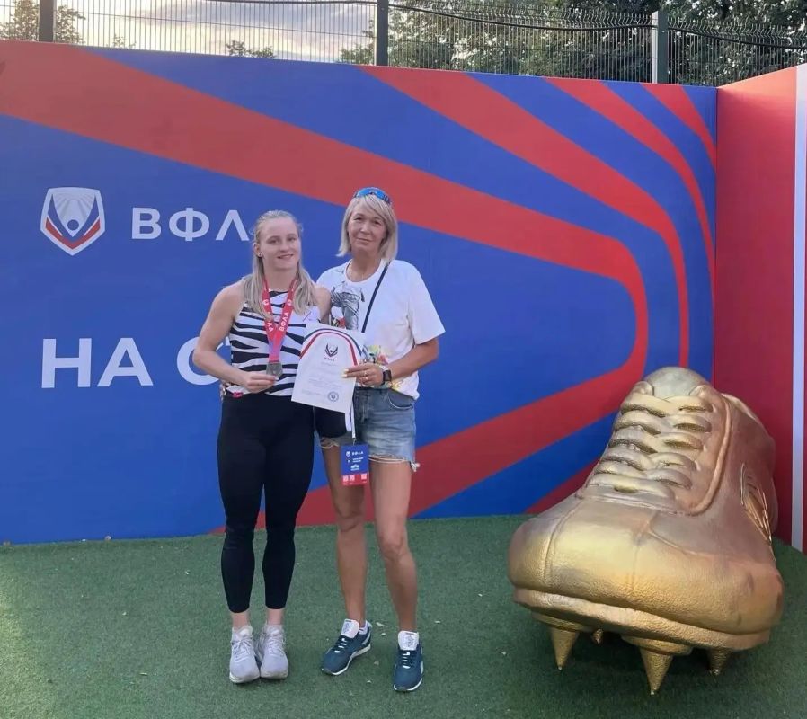 Серебряную медаль чемпионата России по легкоатлетическим эстафетам завоевала люберецкая спортсменка