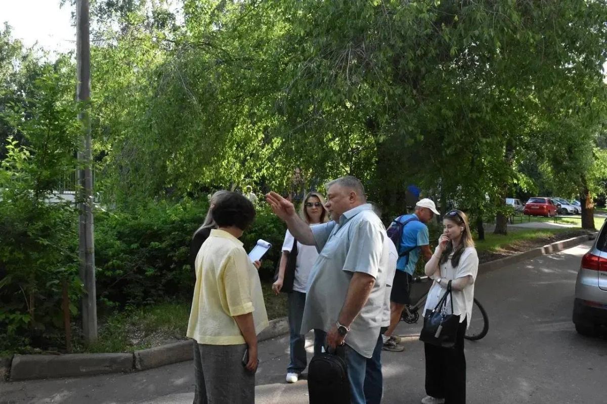 Заместители главы Жуковского продолжают пешие обходы по дворовым территориям города Заместители главы Жуковского продолжают пешие обходы по дворовым территориям города