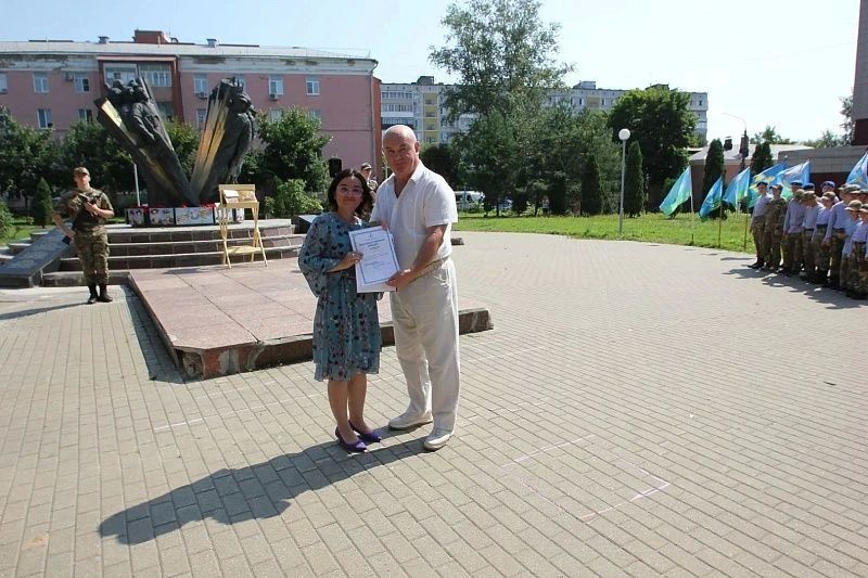 2 августа у мемориала погибшим в Афганистане и других локальных войнах и конфликтах прошла акция памяти, посвящённая 96-й годовщине создания Воздушно-десантных войск России 2 августа у мемориала погибшим в Афганистане и других локальных войнах и конфликтах прошла акция памяти, посвящённая 96-й годовщине создания Воздушно-десантных войск России