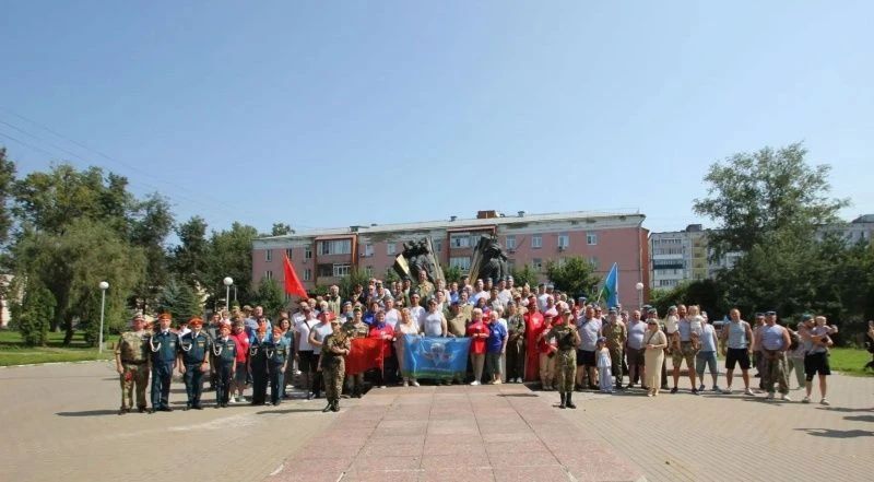 2 августа у мемориала погибшим в Афганистане и других локальных войнах и конфликтах прошла акция памяти, посвящённая 96-й годовщине создания Воздушно-десантных войск России