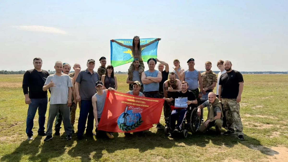 Накануне на аэродроме в городе Киржаче состоялись мероприятия, посвящённые Дню Воздушно-десантных войск Накануне на аэродроме в городе Киржаче состоялись мероприятия, посвящённые Дню Воздушно-десантных войск