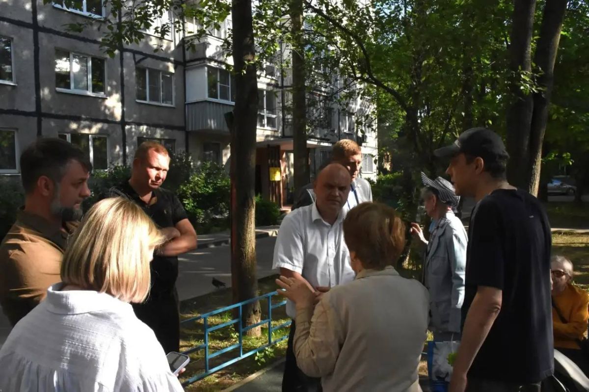 Заместители главы Жуковского продолжают пешие обходы по дворовым территориям города