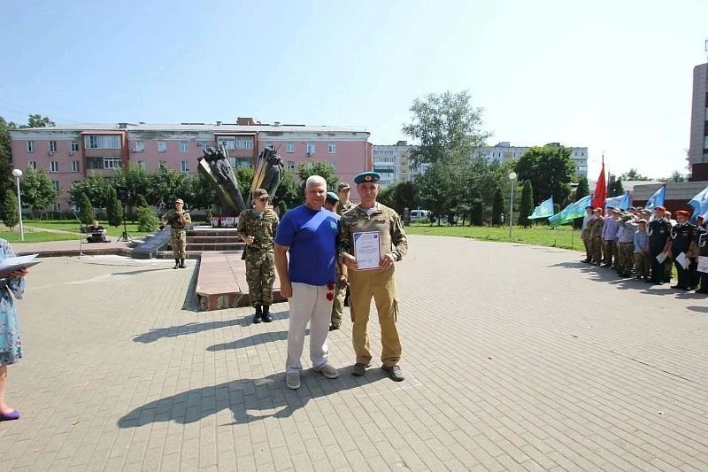 2 августа у мемориала погибшим в Афганистане и других локальных войнах и конфликтах прошла акция памяти, посвящённая 96-й годовщине создания Воздушно-десантных войск России 2 августа у мемориала погибшим в Афганистане и других локальных войнах и конфликтах прошла акция памяти, посвящённая 96-й годовщине создания Воздушно-десантных войск России