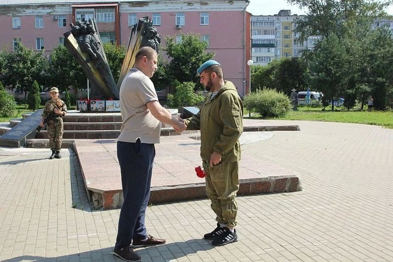 2 августа у мемориала погибшим в Афганистане и других локальных войнах и конфликтах прошла акция памяти, посвящённая 96-й годовщине создания Воздушно-десантных войск России 2 августа у мемориала погибшим в Афганистане и других локальных войнах и конфликтах прошла акция памяти, посвящённая 96-й годовщине создания Воздушно-десантных войск России