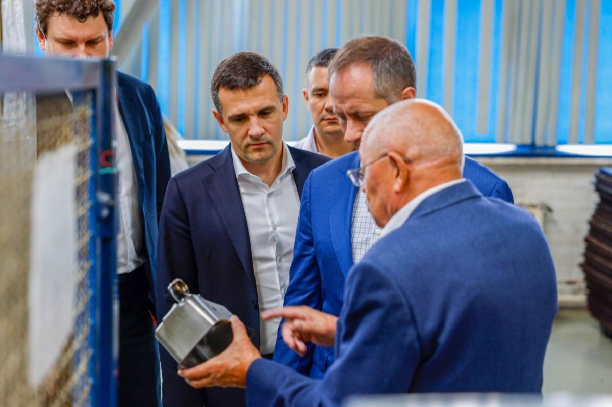 В рамках рабочей поездки депутат Государственной Думы Российской Федерации Роман Терюшков совместно с главой Ленинского городского округа Станиславом Каторовым посетили АО «Газдевайс» В рамках рабочей поездки депутат Государственной Думы Российской Федерации Роман Терюшков совместно с главой Ленинского городского округа Станиславом Каторовым посетили АО «Газдевайс»