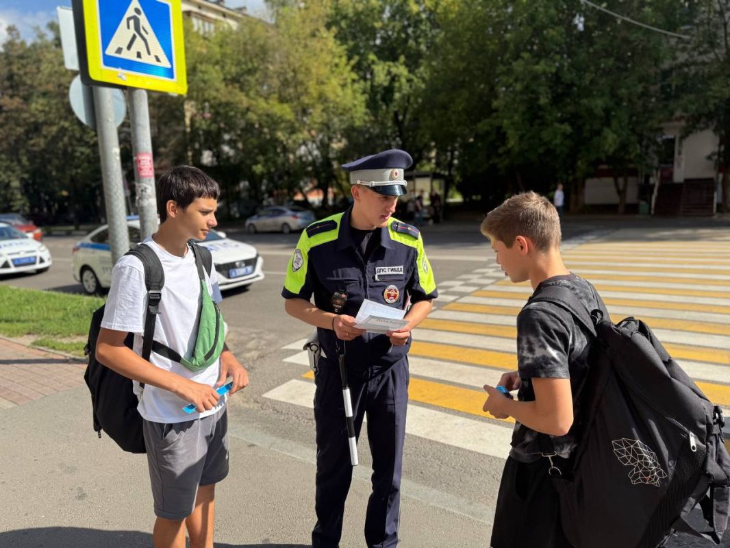 Чтобы снизить число ДТП с участием пешеходов, сотрудники Госавтоинспекции г.о. Балашиха провели профилактическую акцию «Пешеход» на самых оживленных пешеходных переходах города Чтобы снизить число ДТП с участием пешеходов, сотрудники Госавтоинспекции г.о. Балашиха провели профилактическую акцию «Пешеход» на самых оживленных пешеходных переходах города