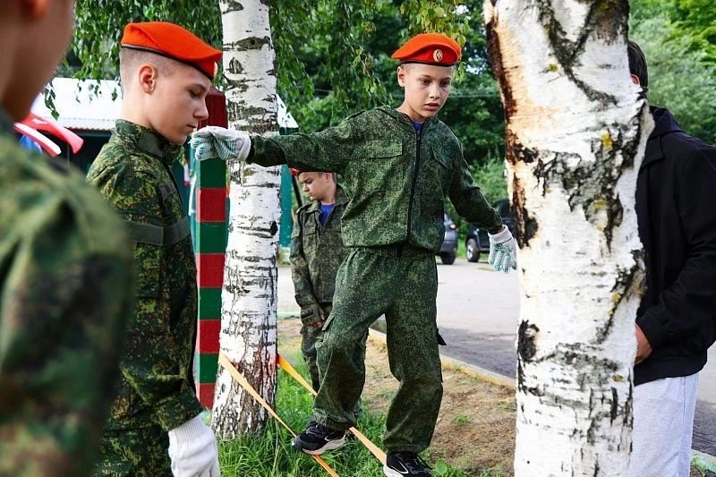 31 июля в спорткомплексе «Федино» в честь 96-летия Воздушно-десантных войск прошла военно-спортивная игра «Юнармейское небо» 31 июля в спорткомплексе «Федино» в честь 96-летия Воздушно-десантных войск прошла военно-спортивная игра «Юнармейское небо»