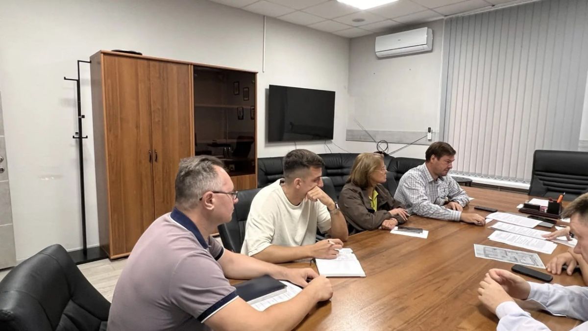 Уполномоченный главы округа Нина Ушакова вместе депутатами Совета депутатов Андреем Ломовым и Дмитрием Потехиным провела встречу с коллективом ведущей управляющей компании округа — МБУ «ЖЭУ Пушкино». Уполномоченный главы округа Нина Ушакова вместе депутатами Совета депутатов Андреем Ломовым и Дмитрием Потехиным провела встречу с коллективом ведущей управляющей компании округа — МБУ «ЖЭУ Пушкино».
