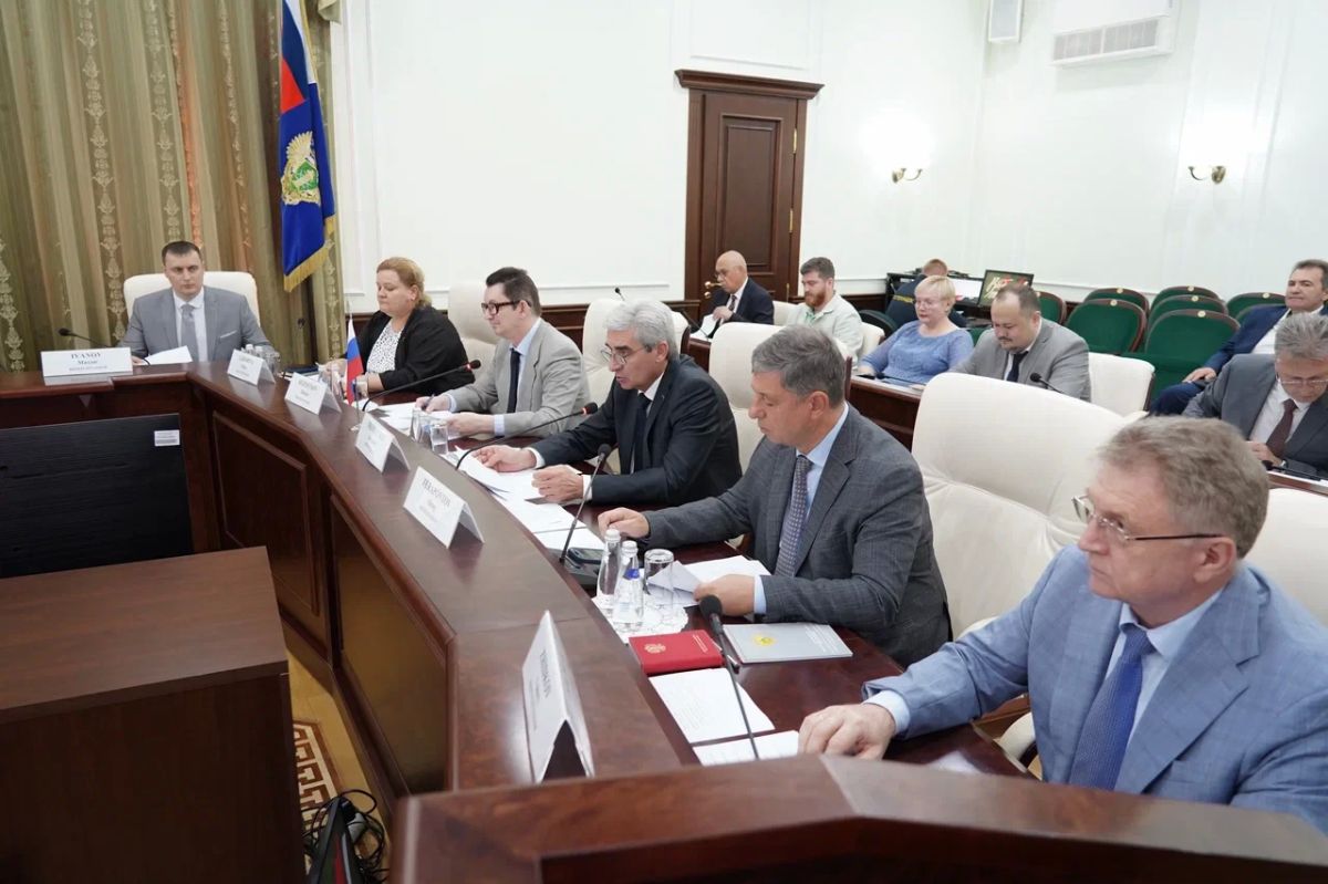 В Ростехнадзоре прошли переговоры российской делегации во главе с Руководителем Федеральной службы по экологическому, технологическому и атомному надзору Александром Трембицким и делегации Регулирующего органа коммунального... В Ростехнадзоре прошли переговоры российской делегации во главе с Руководителем Федеральной службы по экологическому, технологическому и атомному надзору Александром Трембицким и делегации Регулирующего органа коммунального...