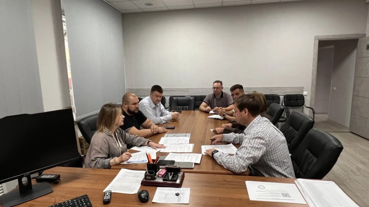Уполномоченный главы округа Нина Ушакова вместе депутатами Совета депутатов Андреем Ломовым и Дмитрием Потехиным провела встречу с коллективом ведущей управляющей компании округа — МБУ «ЖЭУ Пушкино». Уполномоченный главы округа Нина Ушакова вместе депутатами Совета депутатов Андреем Ломовым и Дмитрием Потехиным провела встречу с коллективом ведущей управляющей компании округа — МБУ «ЖЭУ Пушкино».