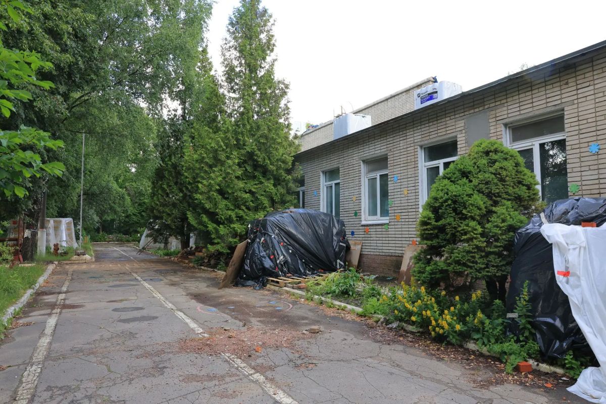 На проспекте Королёва, 5Г продолжается капитальный ремонт дошкольного учреждения школы №5