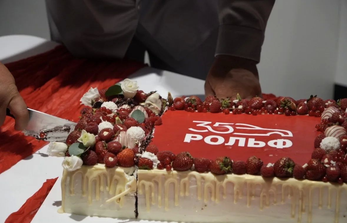 Один из крупнейших автомобильных дилеров страны, который расположен на территории округа, отметил свой день рождения масштабным автозабегом. Компании исполнилось 35 лет. Один из крупнейших автомобильных дилеров страны, который расположен на территории округа, отметил свой день рождения масштабным автозабегом. Компании исполнилось 35 лет.