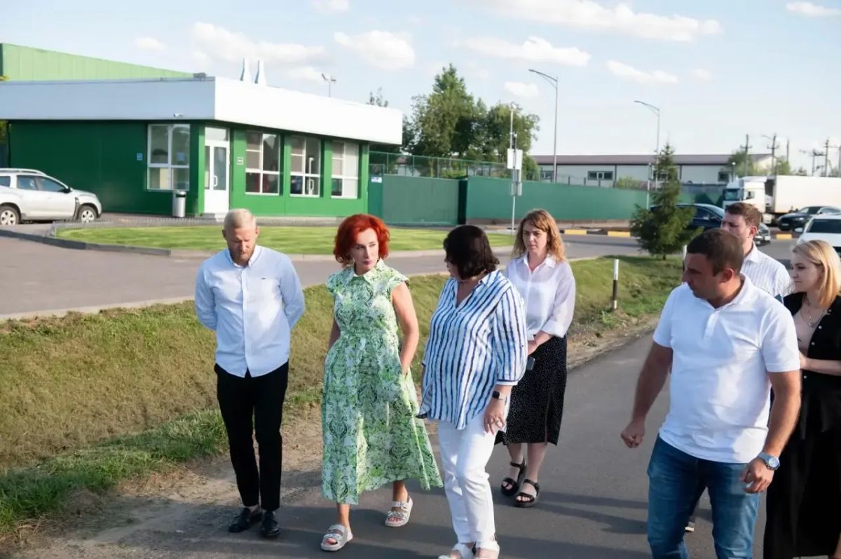 Татьяна Витушева: Следующей точкой рабочего выезда на территорию Бужаровского стал осмотр участка региональной дороги «Граворново – Большое Ушаково», где в начале июня специалисты «Мосавтодора» выполнили ремонт дорожного... Татьяна Витушева: Следующей точкой рабочего выезда на территорию Бужаровского стал осмотр участка региональной дороги «Граворново – Большое Ушаково», где в начале июня специалисты «Мосавтодора» выполнили ремонт дорожного...