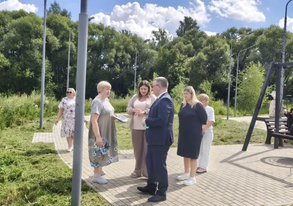 В селе Константиново состоялась встреча с жителями после обращения на «Выездной администрации» В селе Константиново состоялась встреча с жителями после обращения на «Выездной администрации»