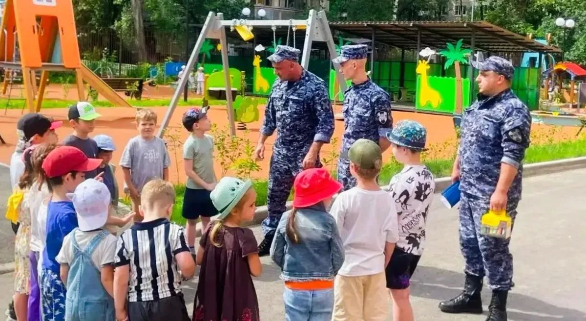 #КаникулыСРосгвардией. Росгвардейцы провели «Урок безопасности» для детей в Подмосковье #КаникулыСРосгвардией. Росгвардейцы провели «Урок безопасности» для детей в Подмосковье