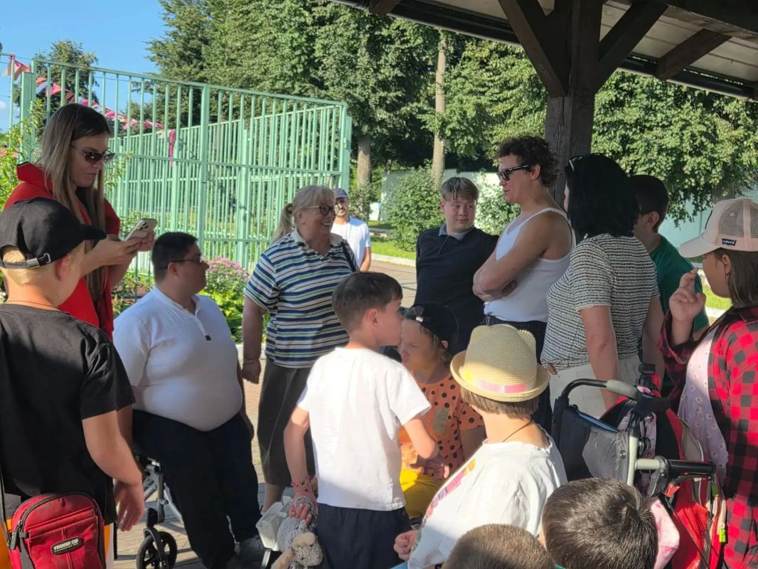 В Семейном центре «Дмитровский» прошла встреча с актёром театра и кино Никитой Кологривым и руководителем благотворительного фонда «Чистые души» Мариной Нетребко В Семейном центре «Дмитровский» прошла встреча с актёром театра и кино Никитой Кологривым и руководителем благотворительного фонда «Чистые души» Мариной Нетребко