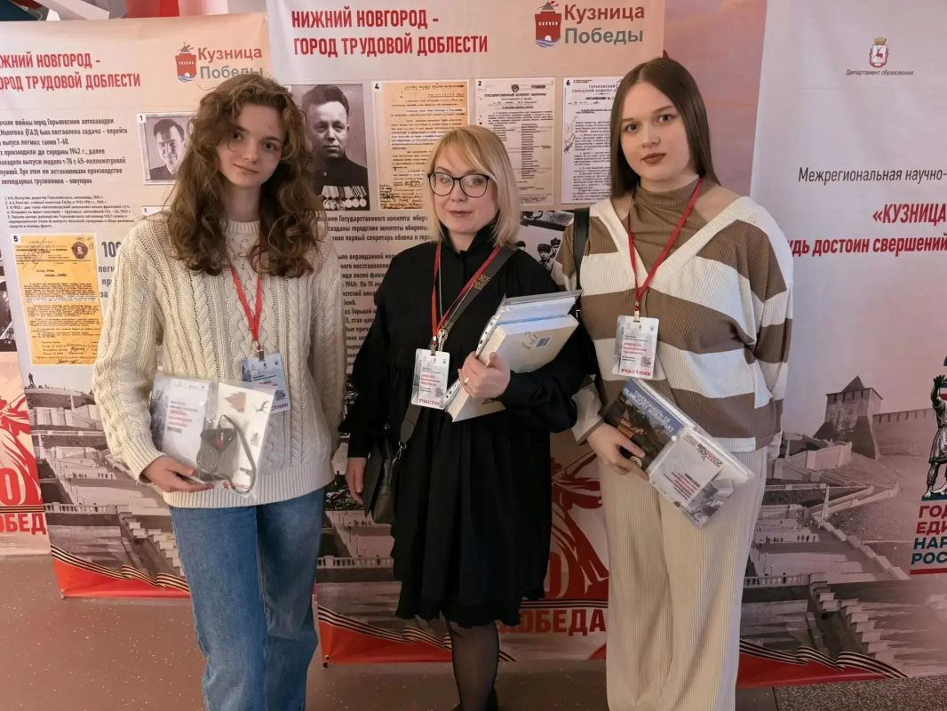 Музей коломенской школы № 17 и его руководитель, учитель истории и обществознания Елена Балтухина вышли в финал Всероссийского конкурса школьных музеев, организованного Российским обществом «Знание» по поручению Президента... Музей коломенской школы № 17 и его руководитель, учитель истории и обществознания Елена Балтухина вышли в финал Всероссийского конкурса школьных музеев, организованного Российским обществом «Знание» по поручению Президента...