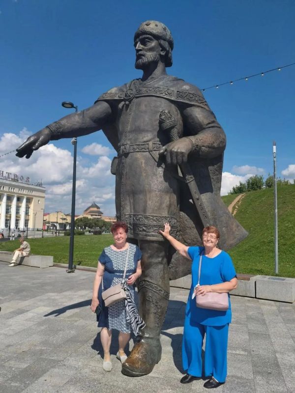 Дмитров — город, где история живёт не в учебниках, а в каждом уголке: в изгибах старинных улиц, в тишине древних храмов, в аромате свежей выпечки Дмитров — город, где история живёт не в учебниках, а в каждом уголке: в изгибах старинных улиц, в тишине древних храмов, в аромате свежей выпечки
