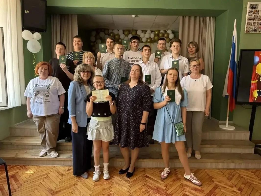 Еще четверо руководителей образовательных учреждений округа стали победителями конкурса «Лучший по профессии» Еще четверо руководителей образовательных учреждений округа стали победителями конкурса «Лучший по профессии»