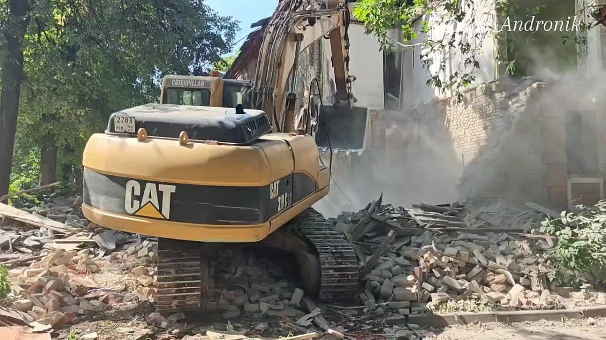 В Жуковском приступили к сносу дома № 8 по ул. Мичурина