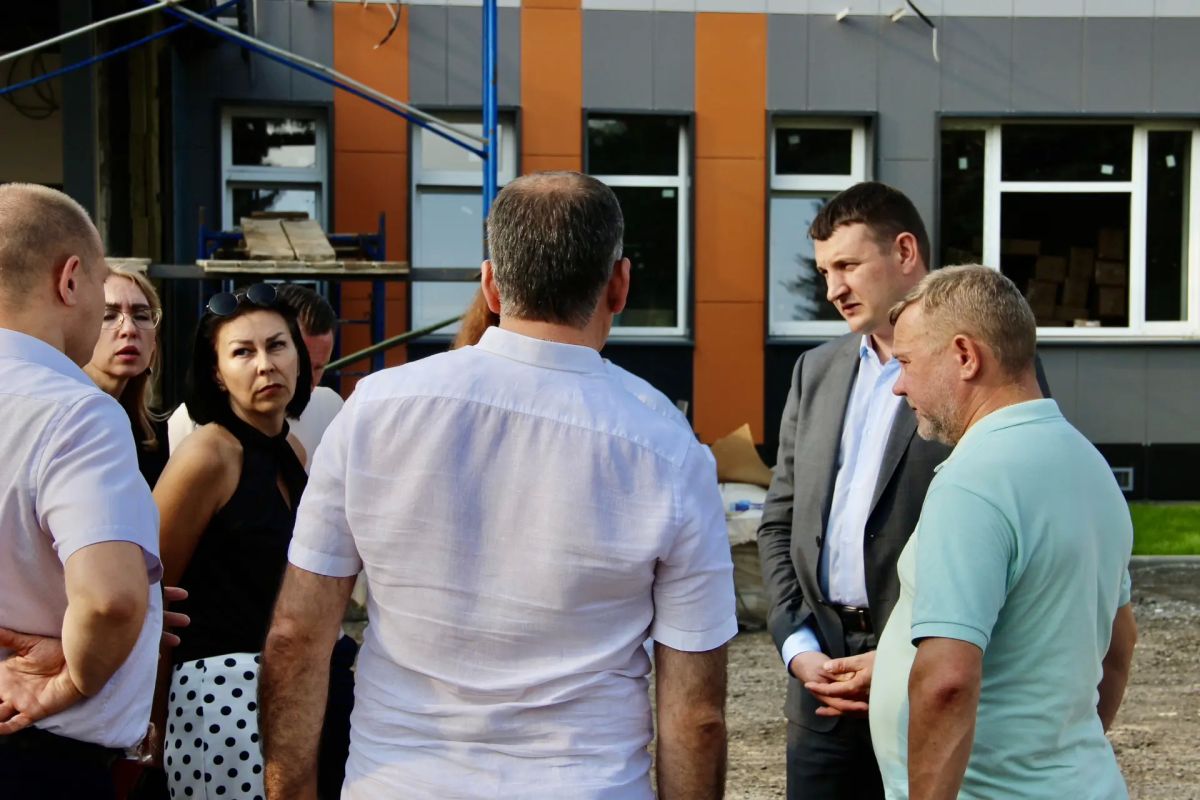 Школа и «Знамя»: осмотрели ход капитального ремонта по национальным проектам нашего Президента Сегодня посмотрели два объекта, которые ждут очень многие наши жители, – центр образования №26 в деревне Большое Буньково и... Школа и «Знамя»: осмотрели ход капитального ремонта по национальным проектам нашего Президента Сегодня посмотрели два объекта, которые ждут очень многие наши жители, – центр образования №26 в деревне Большое Буньково и...