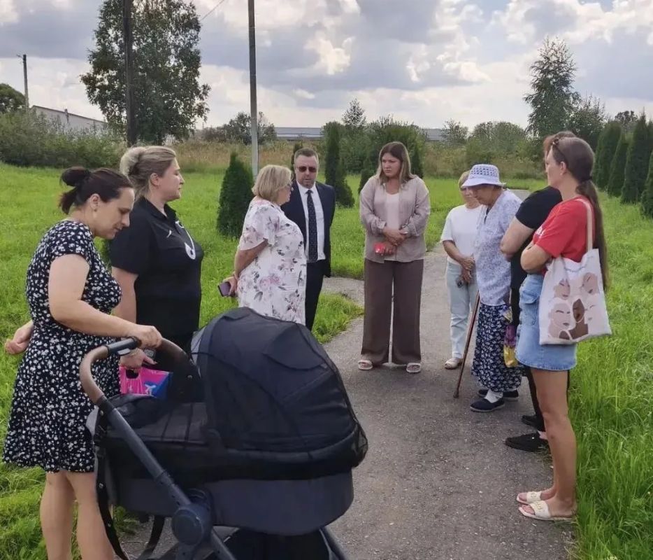 В деревне Шабурново состоялась встреча с жителями В деревне Шабурново состоялась встреча с жителями