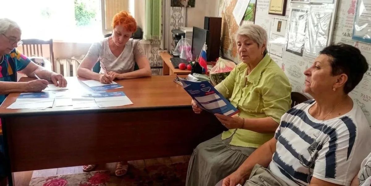 «В единстве наша сила»: как «Серебряные волонтёры» и жители объединяют заботу о фронте и будущем страны «В единстве наша сила»: как «Серебряные волонтёры» и жители объединяют заботу о фронте и будущем страны