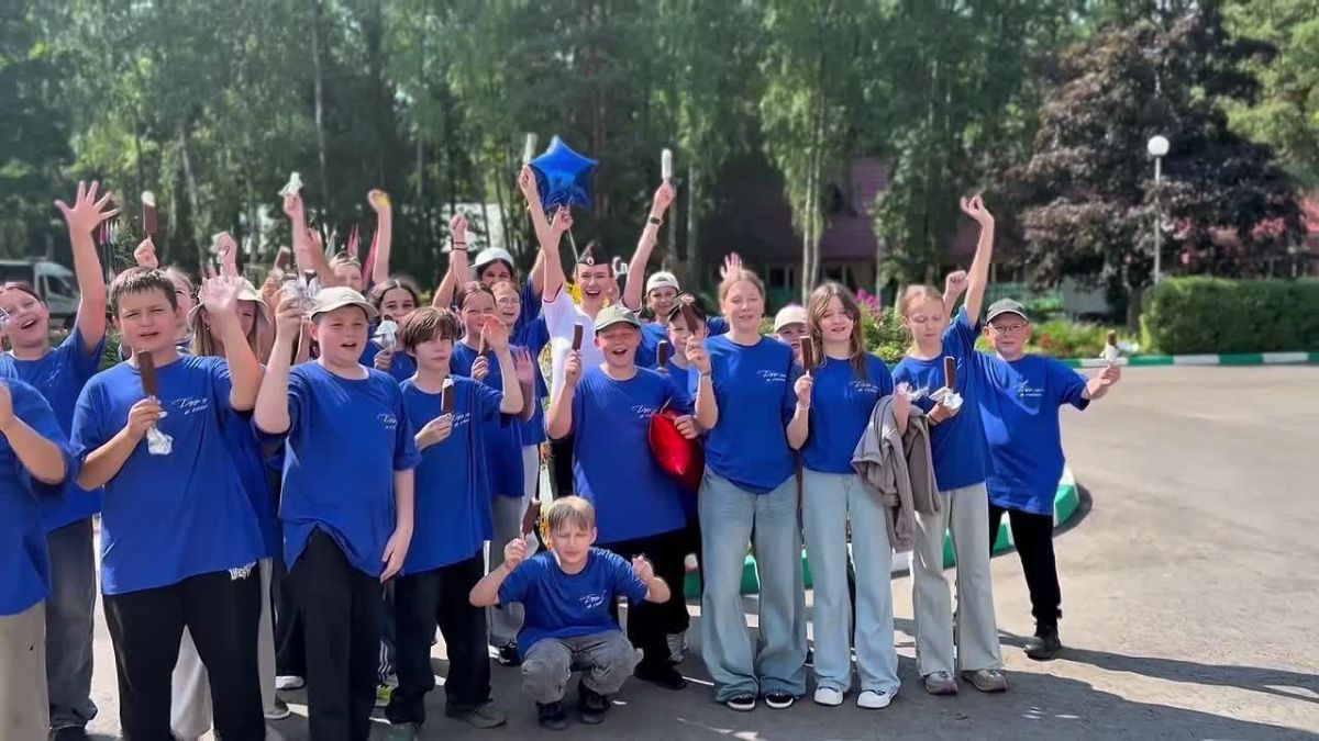 Подмосковные полицейские провели спортивно-патриотическое мероприятие «Зарядка со стражем порядка»