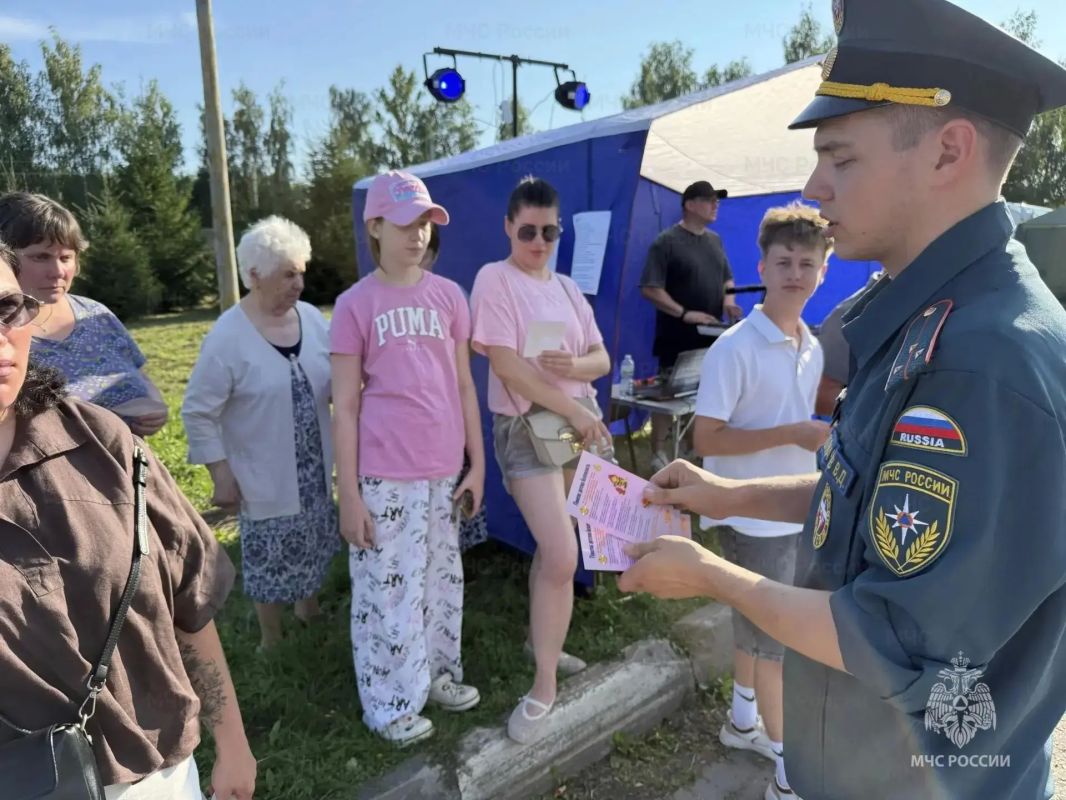 В деревне Бужарово прошел «День пожарной безопасности» В деревне Бужарово прошел «День пожарной безопасности»