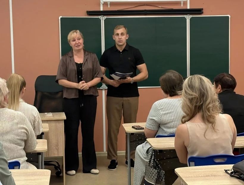 В Лицее №1 имени А. Блока прошла встреча, посвящённая развитию образования и памяти поэта В Лицее №1 имени А. Блока прошла встреча, посвящённая развитию образования и памяти поэта