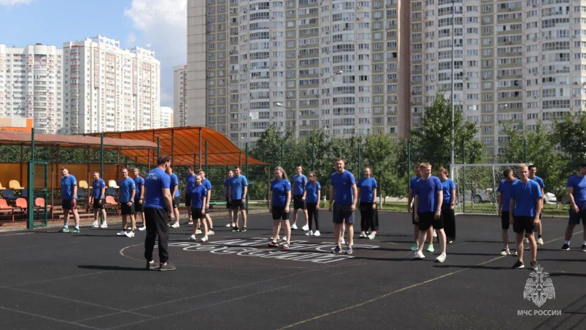 Легендарный боксер Дмитрий Кудряшов провел зарядку и мастер-класс для личного состава Главного управления Легендарный боксер Дмитрий Кудряшов провел зарядку и мастер-класс для личного состава Главного управления